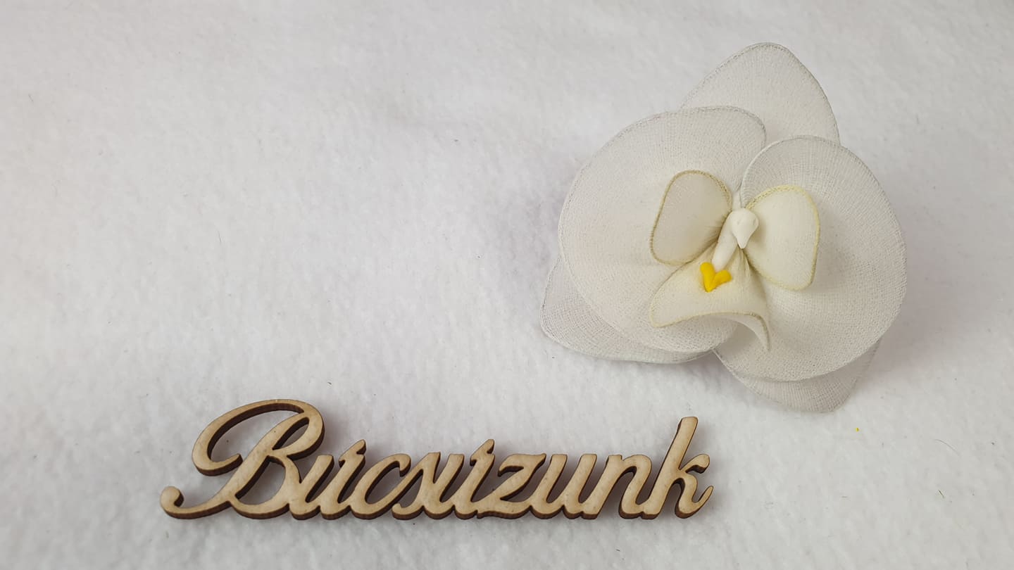 "Búcsúzunk" felirat 11x2,2 cm